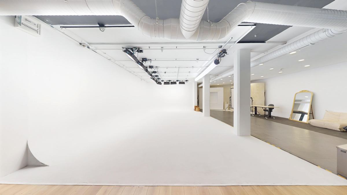 Stüdyo A — Beyaz Cyclorama